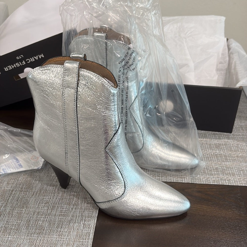 NWB Marc Fisher Carissa boots
